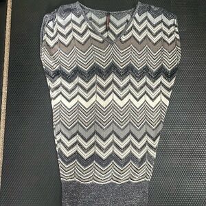 Metallic gray zigzag top/tunic